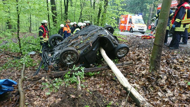 FW-GL: Schwerer Verkehrsunfall mit eingeklemmter Person im Stadtteil Bensberg von Bergisch Gladbach