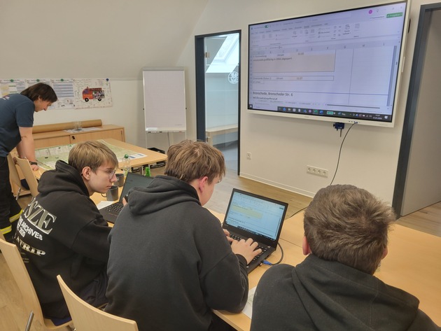 FW-OE: Erfolgreicher Sprechfunkerlehrgang bei der Feuerwehr Lennestadt