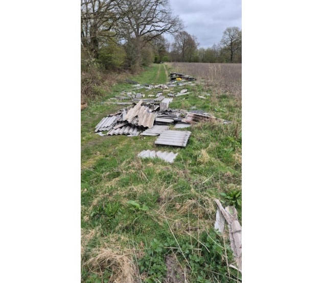 POL-KI: 260421.3 Kreis Pl&ouml;n / Preetz: Abfallentsorgung in der Natur - Unbekannte entsorgen Asbestplatten und Heiz&ouml;ltank