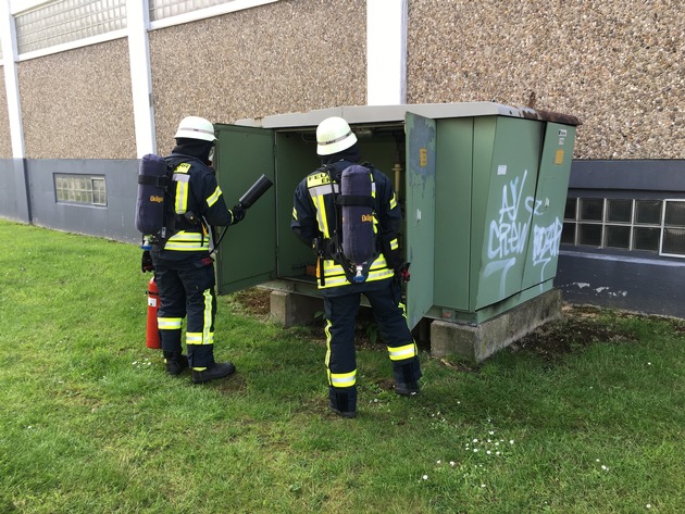 FW-Erkrath: Paralleleinsätze der Feuerwehr Erkrath am Freitagvormittag