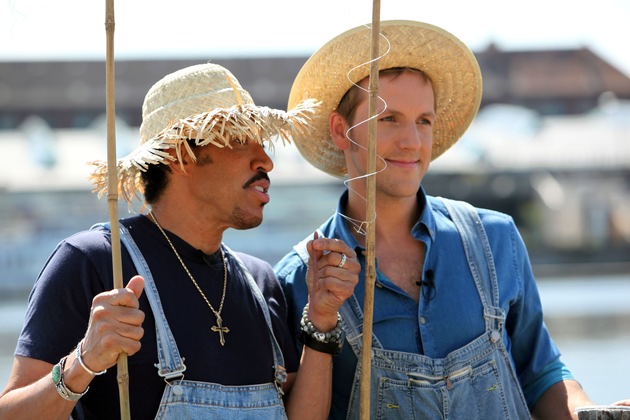 Lionel Richie sucht eine Wohnung in Berlin und angelt mit Jahn Hahn auf der Spree - am Montag, 30. April 2012, ab 5.30 Uhr im &quot;SAT.1-Frühstücksfernsehen&quot; (BILD)