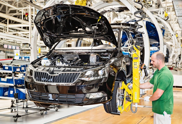 Werksferien: SKODA AUTO optimiert und erweitert Produktionsanlagen (FOTO)