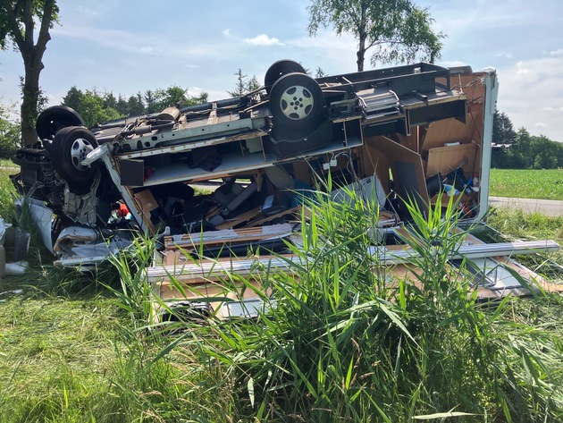 POL-ROW: ++ Schwerer Verkehrsunfall mit Wohnmobil: Kreisstraße zwischen Fintel und Ostervesede voll gesperrt ++