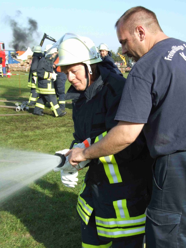 FW-LFVSH: 1.&quot;Feuerwehr-Mitmachtag&quot; war ein Riesen-Erfolg