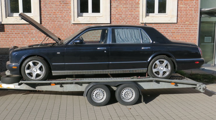 HZA-N: Von Ost nach West und umgekehrt: Zoll stoppt Autoschmuggel