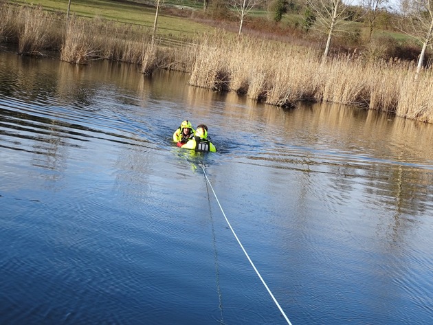 FW Reichenau: Person aus dem Ententeich gerettet, Reichenau-Lindenb&uuml;hl, 03.02.2026