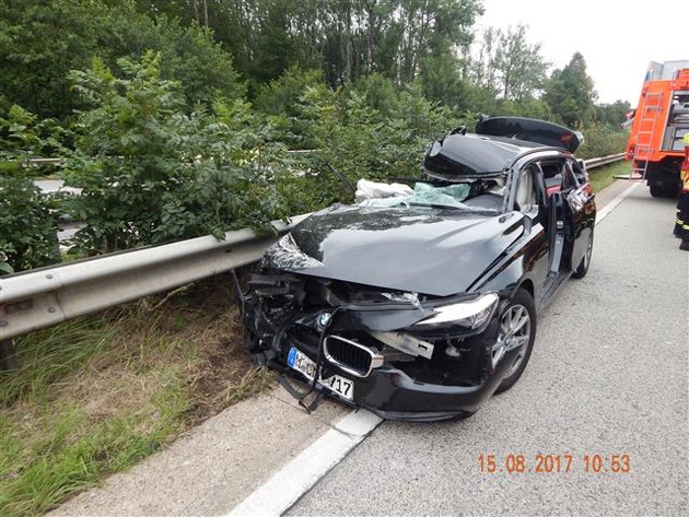 POL-VDKO: Verkehrsunfall mit Lkw-Beteiligung und Folgeunfall mit schwerverletzter Person