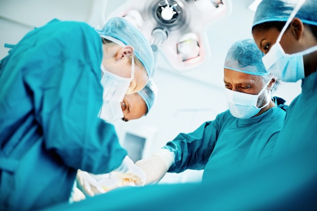 PM | Partnerschaftliche Zukunftsstrategie: Schön Klinik Neustadt und UKSH bündeln Kräfte in der Chirurgie