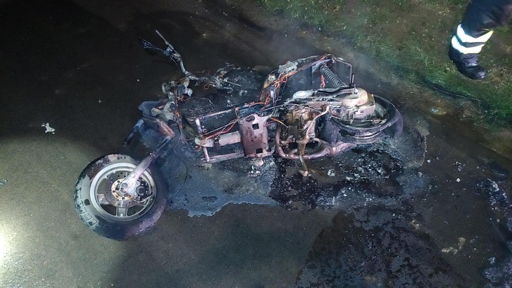 POL-OG: Kehl - Gestohlener Roller in Flammen aufgegangen, Zeugen gesucht