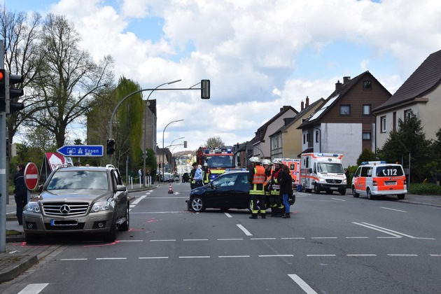 FW-DO: 17.04.2017 - Lütgendortmund - Rettungshubschrauber landet auf Provinzialstraße