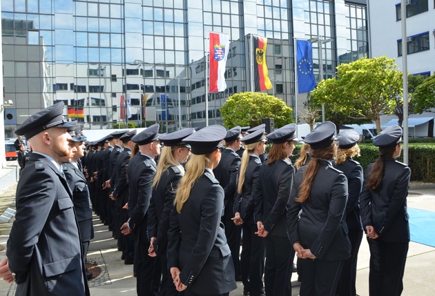 BPOLD FRA: Feierliche Vereidigung von 227 neuen Bundespolizistinnen und Bundespolizisten am Flughafen Frankfurt am Main - Wirtschaftsminister Mansoori dankt für den Einsatz zur Sicherung unseres Staates