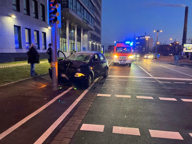 POL-BI: Unfall mit vereister Windschutzscheibe