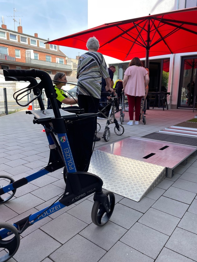 POL-DN: Mobil mit Rollator - Aber sicher!