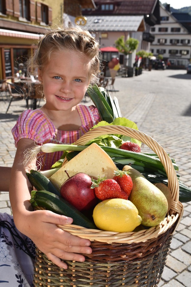 Pressetext: Wochenmarkt in Bad Hindelang offeriert ab 7. April frische Lebensmittel aus der Region und ein neues Lokal-Projekt