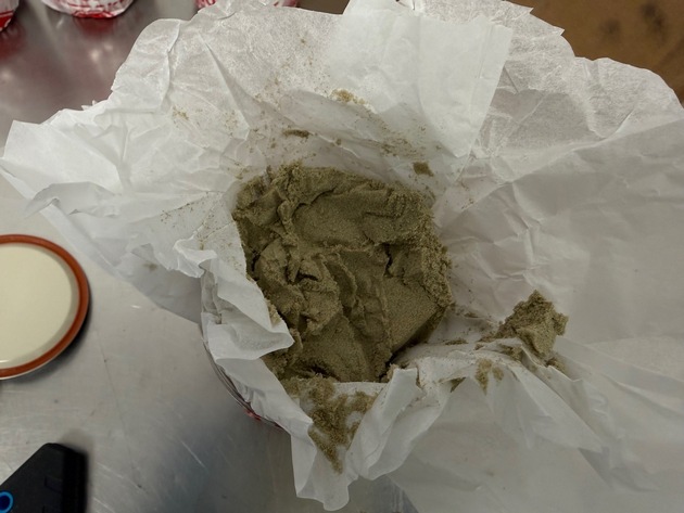 HZA-K: Kölner ZOLL findet am Tag der Deutschen Einheit Drogen für rund 2,1 Millionen Euro in Paketen/Mehr als 83 Kilo Marihuana, fast zehn Kilo Haschisch und knapp zwei Kilo Cannabis-Paste sichergestellt