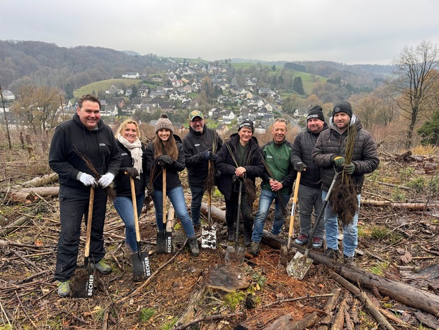Becher pflanzt 10.000 Bäume: Aufforstungsprojekt erfolgreich abgeschlossen