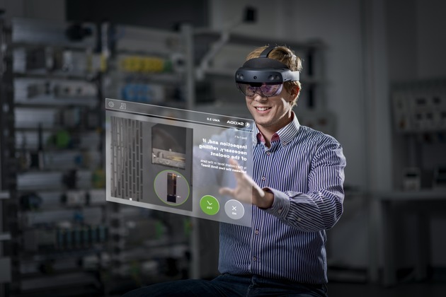 ŠKODA AUTO testet Augmented-Reality-Brillen zur Maschinenwartung und für technische Schulungen