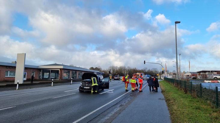 POL-STD: Zwei Autofahrerinnen bei Unfall auf der Bundesstraße 73 in Horneburg leicht verletzt, Zwei unbekannte alkoholisierte Männer überfallen 33-jährigen Drochtersener - Polizei sucht Zeugen