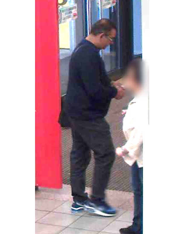 POL-D: Düsseldorf - Köln - Überweisungsbetrug - Polizei fahndet mit Fotos aus der Überwachungskameras - Wer kennt den Mann?