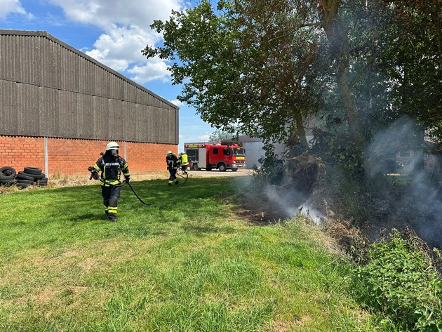 FW-KLE: Nicht angemeldetes Nutzfeuer l&ouml;st Feuerwehreinsatz aus - Feuerwehr appelliert an die Bev&ouml;lkerung