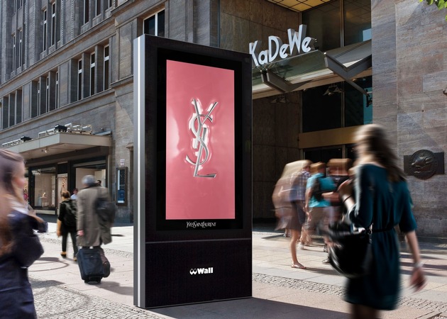 YSL Loveshine – Neuer Hochglanz-Lippenstift erobert deutsche Metropolen mit 3D-DOOH-Kampagne und einem glänzenden Finish am KaDeWe Berlin