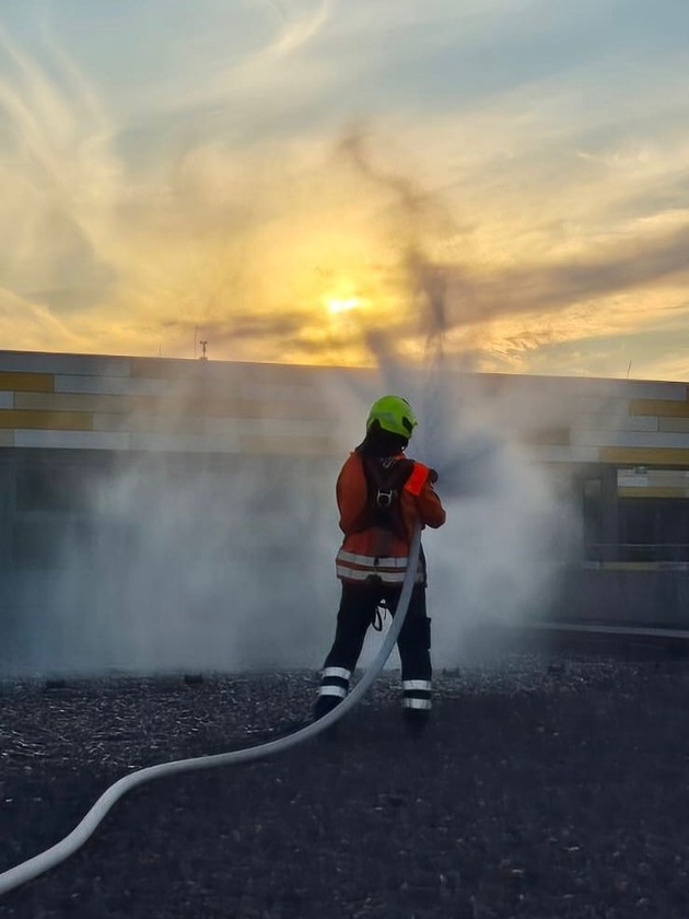 FW Wathlingen: Ausbildungsdienst der Ortsfeuerwehr Wathlingen: FwDV 1 &amp; 3 im Fokus