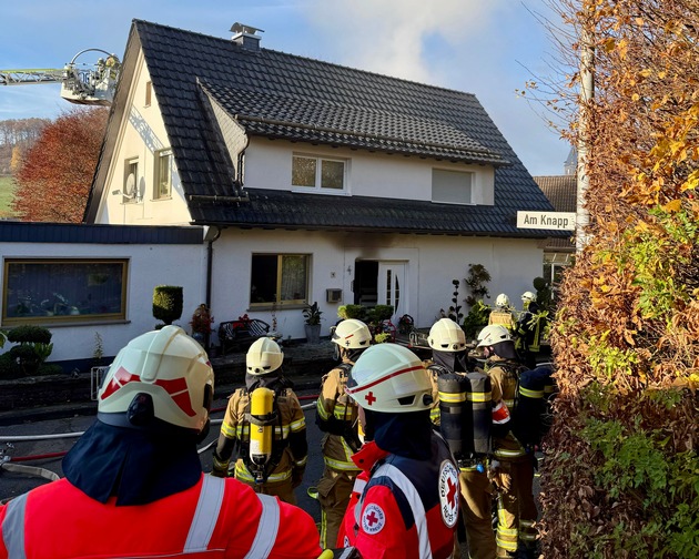 FW-OE: Eine schwer verletzte Person nach Wohnungsbrand
