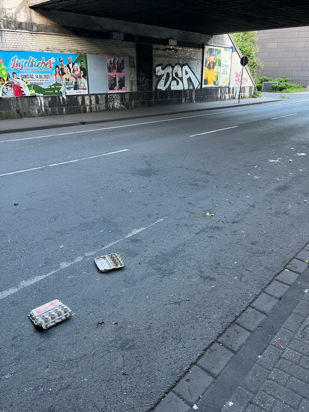 POL-DU: Mittelmeiderich: Unbekannte Jugendliche schmeißen Eier von Brücke - Zeugensuche
