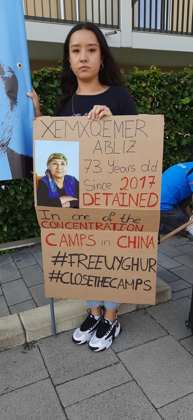 Menschenrechtsaktion vor dem chinesischen Konsulat in München: Verantwortliche des Völkermords zur Rechenschaft ziehen!