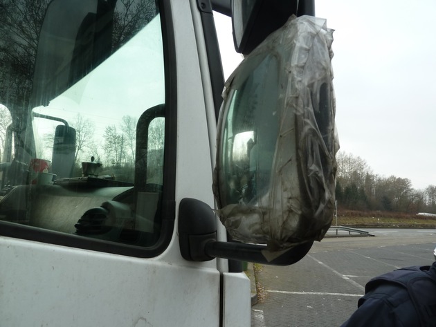 POL-VDKO: Schlafkabine bei LKW nachträglich aufgesetzt und nur mit Klebemasse befestigt - LKW aus Südosteuropa wurde stillgelegt