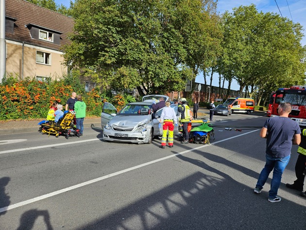 FW Datteln: Schwerer Verkehrsunfall auf der Castroper Straße