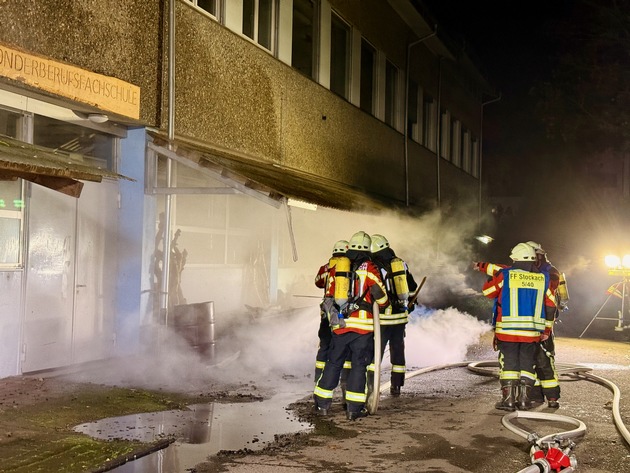 FW Stockach: Brand am Gebäude