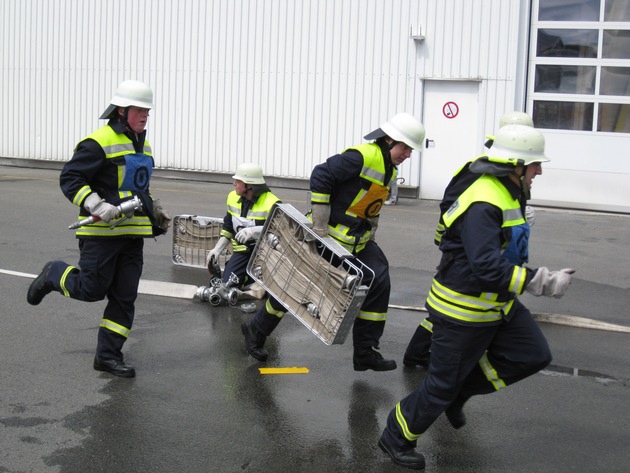 FW-OE: Leistungsnachweis der Feuerwehren des Kreises Olpe in Lennestadt - Elspe