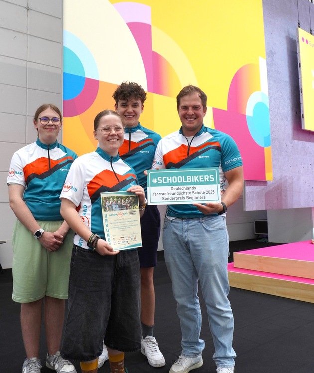 PM | „Deutschlands fahrradfreundlichste Schule“ auf der EUROBIKE ausgezeichnet