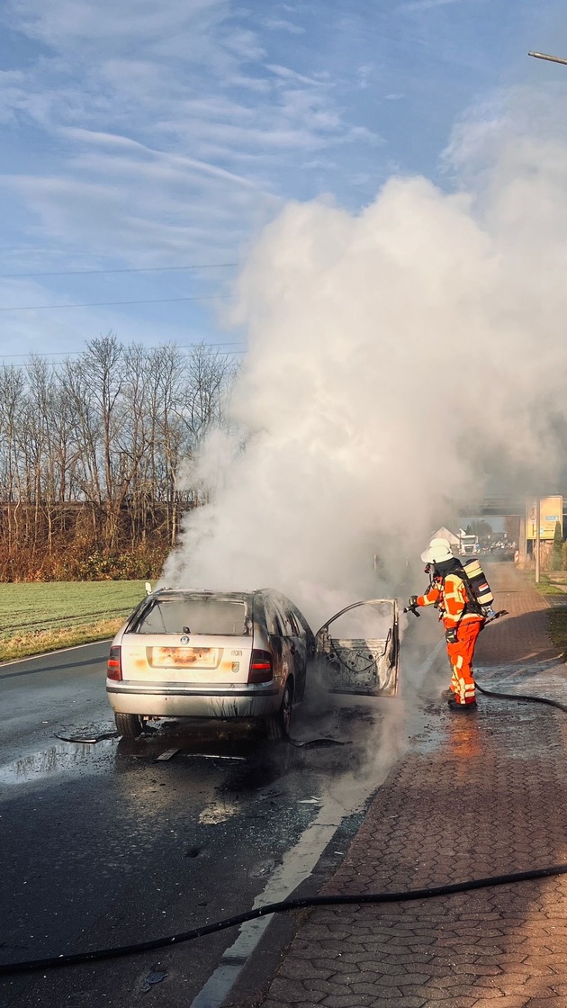FW Minden: PKW im Vollbrand