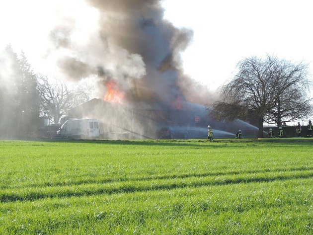 FW-KLE: Schwerverletzter nach Scheunenbrand