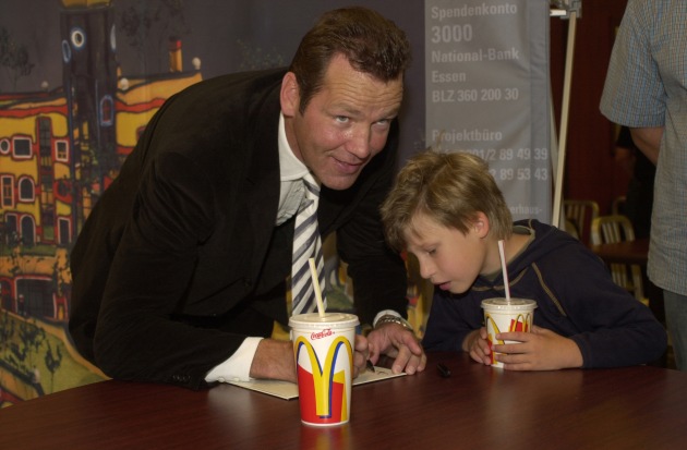 Die Hundertwasser-Kollektion der McDonalds Kinderhilfe