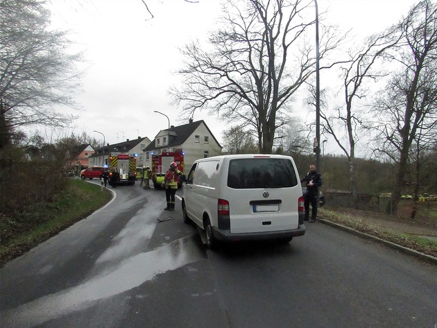 POL-ME: Zwei Leichtverletzte und hoher Sachschaden nach Frontalzusammenstoß - Wülfrath - 2303117