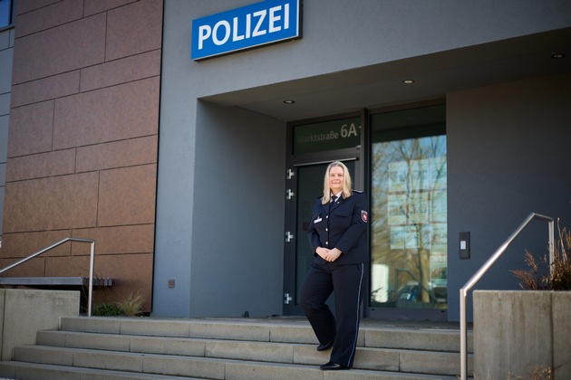 POL-H: Amtswechsel im Polizeikommissariat Laatzen: Roland Einbrodt geht in den Ruhestand - Kerstin M&uuml;ller &uuml;bernimmt die Leitung