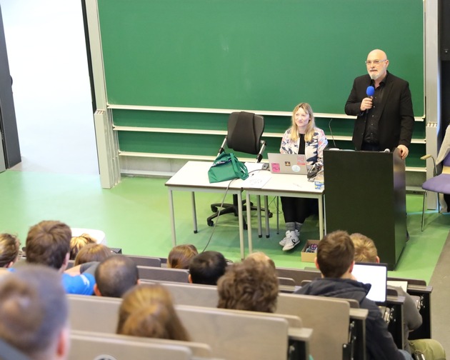 Hochschule Bremerhaven begr&uuml;&szlig;t 150 neue Bachelor- und Masterstudierende