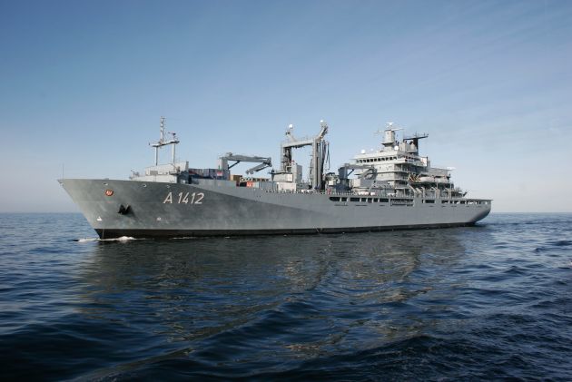 Einsatz- und Ausbildungsverband kehrt zurück - Fregatte &quot;Bremen&quot; beendet letzte große Seefahrt vor Außerdienststellung (BILD)