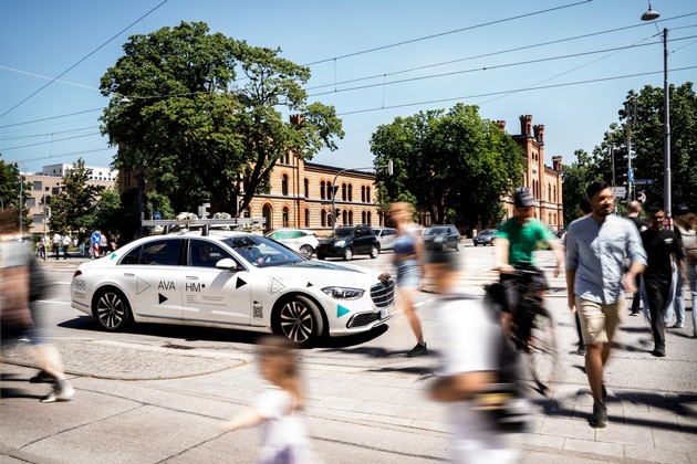 KI steuert das Auto durch die Stadt