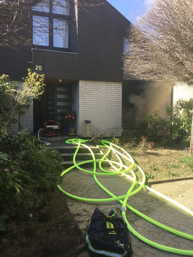 FW-BN: Kellerbrand in einem Wohnhaus in Bonn auf dem Heiderhof