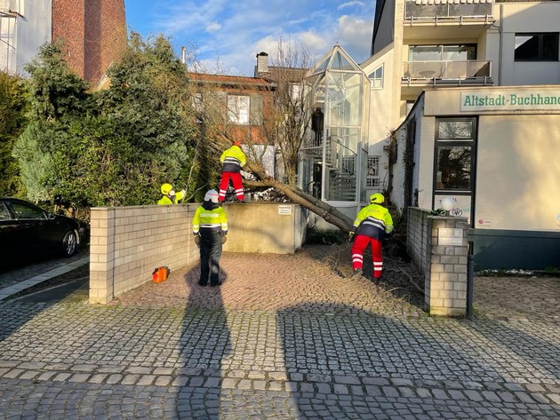 FW Ratingen: Sturm Zeynep sorgt für Schäden - Feuerwehr Ratingen im Einsatz