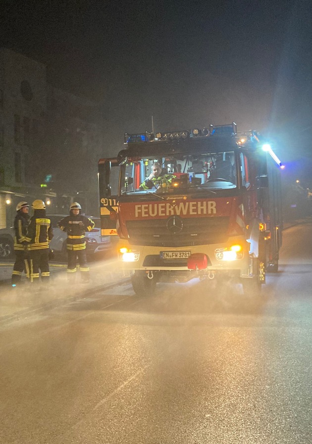 FW-EN: Vier ausgelöste Brandmeldeanlage innerhalb einer Stunde - Feuerwehr Hattingen war am frühen Morgen im Dauereinsatz