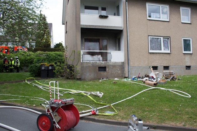 FW Menden: Balkonbrand mit vier Verletzten