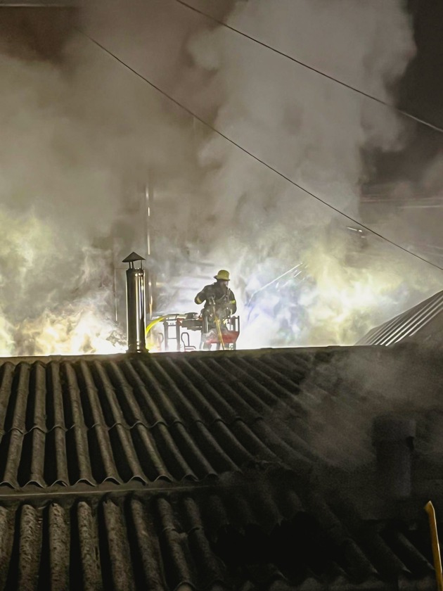 FW Pforzheim: Brand in einer Lackiererei