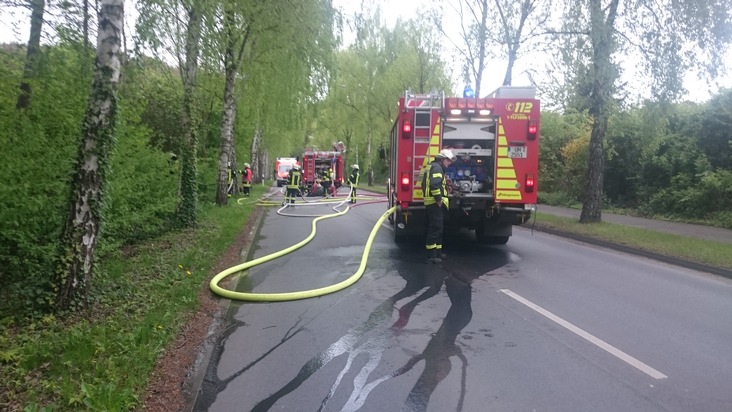 FW-WRN: Brennt Hecke am Goetheweg