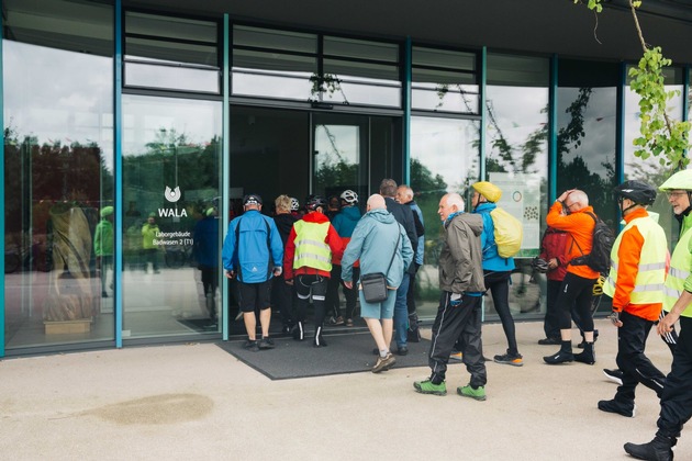 WALA empfängt „Tour de Kreisle“ und spendet 3.000 Euro