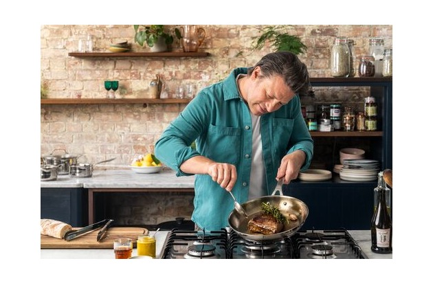 Für extra krosses Anbraten mit feinsten Röstaromen: Jamie Oliver Cook Smart ist die neue unbeschichtete Edelstahl-Pfanne von Jamie Oliver by Tefal